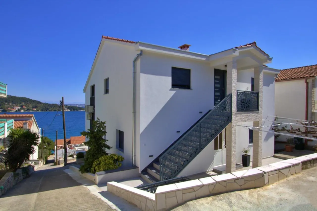 Luxury Sunrise Jacuzzi Apts, 50 M From The Beach Kali Lägenhet