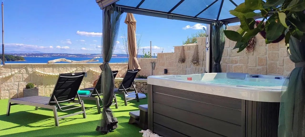 Luxury Sunrise Jacuzzi Apts, 50 M From The Beach Kali 0*,