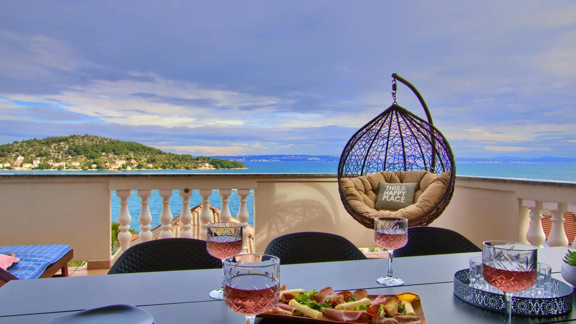 Luxury Sunrise Jacuzzi Apts, 50 M From The Beach Kali Lägenhet