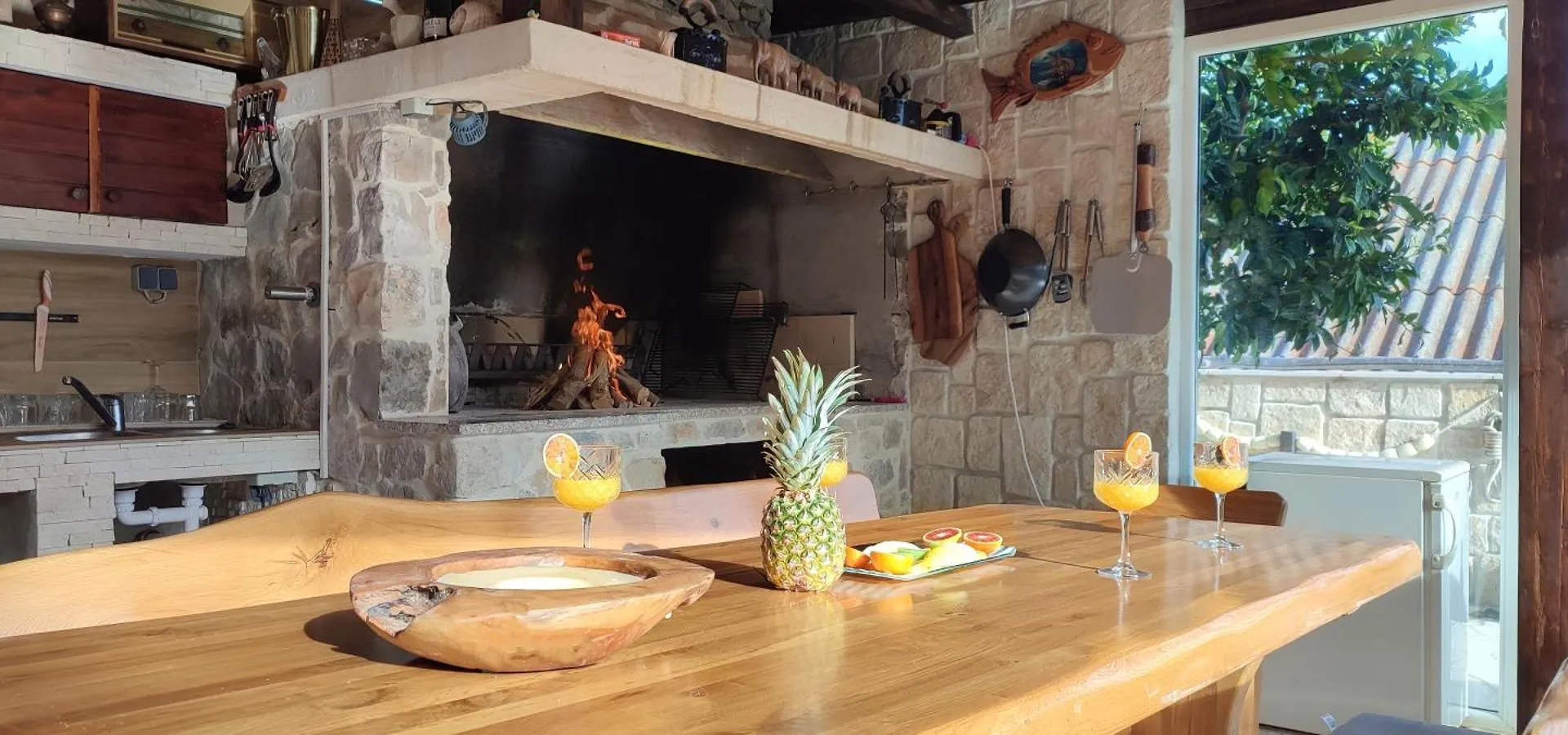 Luxury Sunrise Jacuzzi Apts, 50 M From The Beach Kali