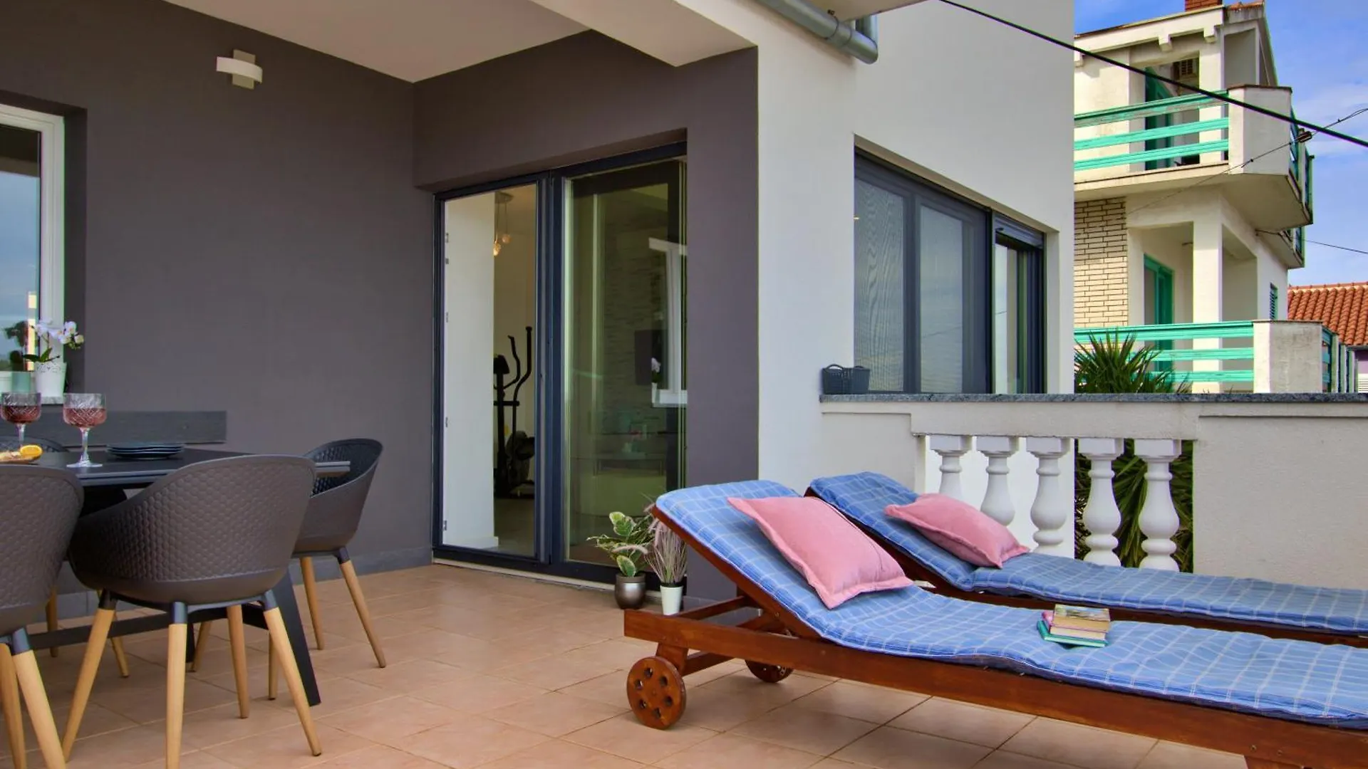 Lägenhet Luxury Sunrise Jacuzzi Apts, 50 M From The Beach Kali