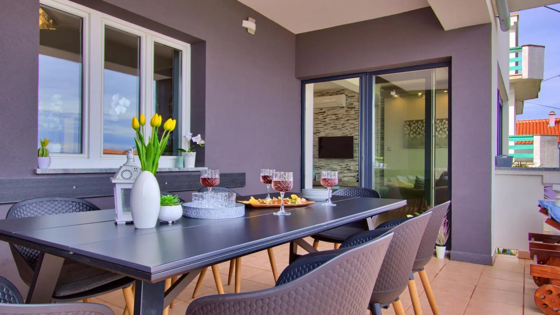 Luxury Sunrise Jacuzzi Apts, 50 M From The Beach Kali Lägenhet