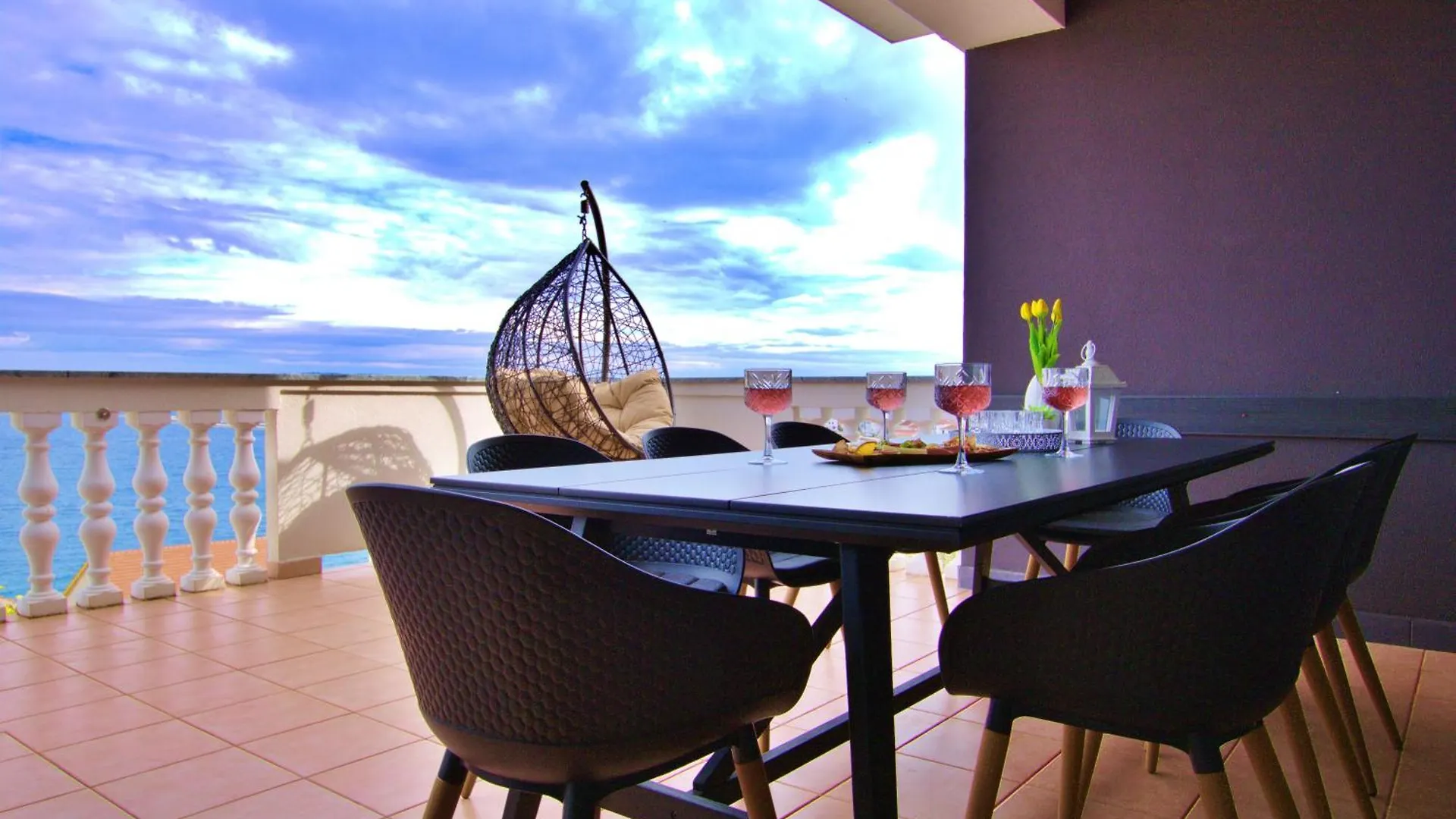 Luxury Sunrise Jacuzzi Apts, 50 M From The Beach Kali 0*,